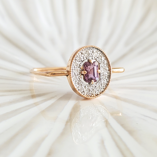 Bague en or jaune 18k incrustée d'un saphir rose et de diamants | Bijoux pour femme | La Ruée