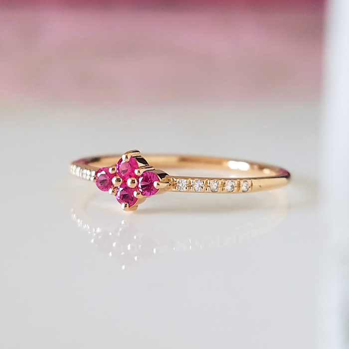 Bague en or rose 18 carats sertie de diamants et de 4 Saphirs rose | Bijoux femme | La Ruée