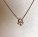 Mini collier composé d'étoiles de opales et or rose par horah sur la ruée