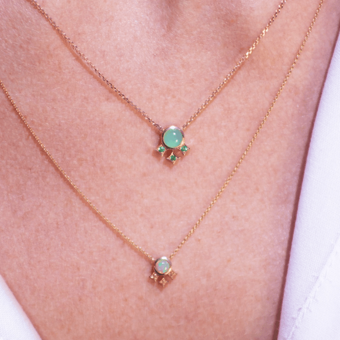 Mini collier composé d'étoiles de opales et or rose par horah sur la ruée