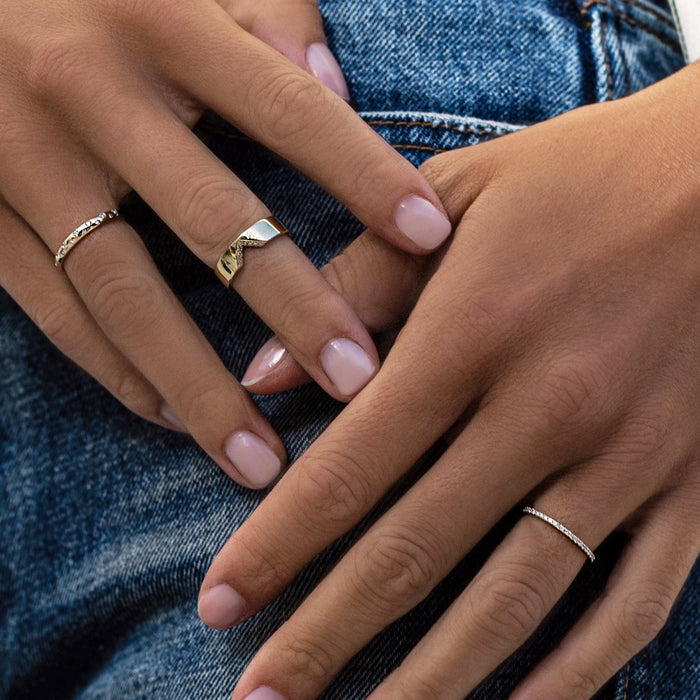 Bague en or jaune incrusté de diamants