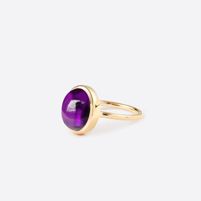 bague femme fantaisie petit oval en or jaune 18k monte d une pierre améthyste violette