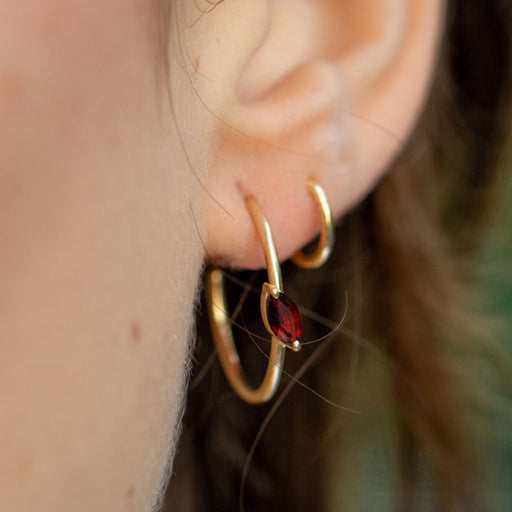 Boucles d'oreilles créoles en Or jaune et Grenat | Bijoux pour femme | La Ruée