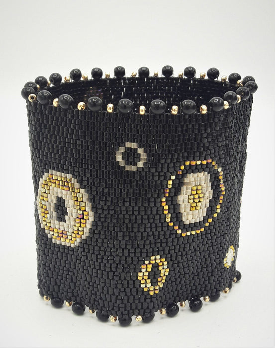 Manchette en perles japonaises et perles swarovski noir et or