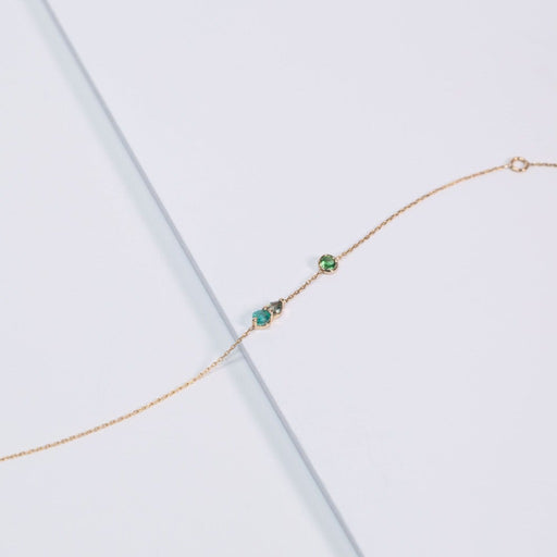 Bracelet en Or jaune décoré d'un subtil mélange de Saphir vert, Emeraude et Tsavorite | Bijoux pour femme | La Ruée