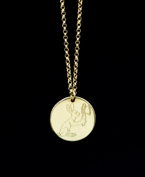 Médaille Bestiaire gravée lapin avec une hache